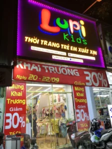 bảng hiệu chữ nổi shop thời tranng