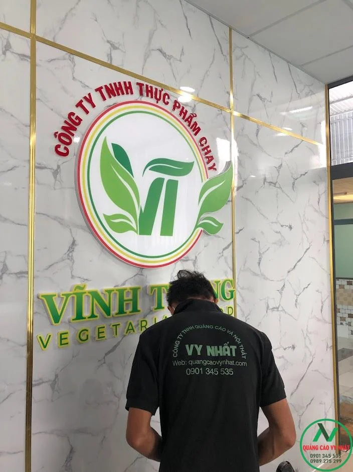 in iv lên logo Mica uốn nổi