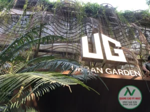 Chữ nổi Mica viền inox đèn Led