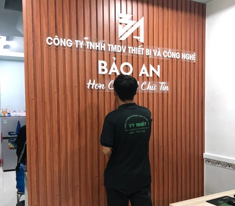 Thi công backgound văn phòng quận 3, HCM