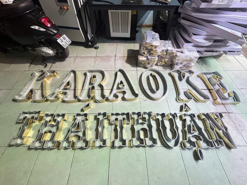 San xuat chu inox karaoke khach san 2