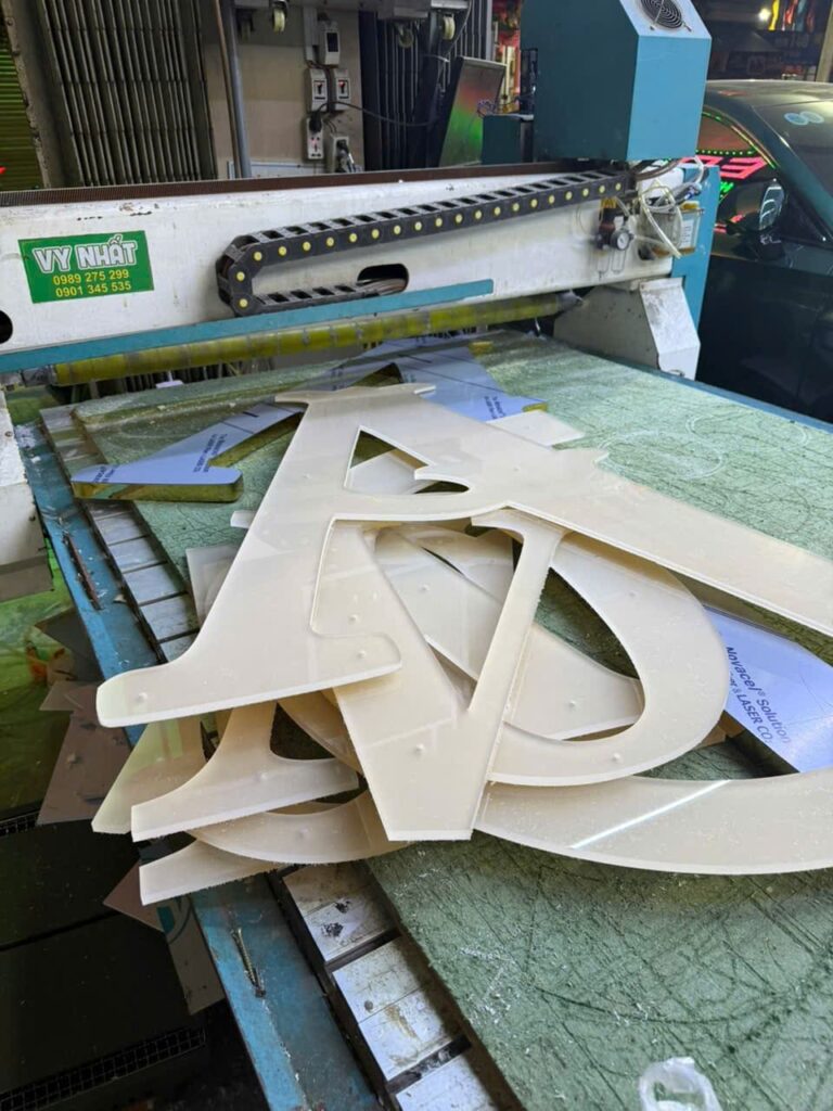 Bang hieu Chu noi den Led SpaNail Bang hieu gia re 13