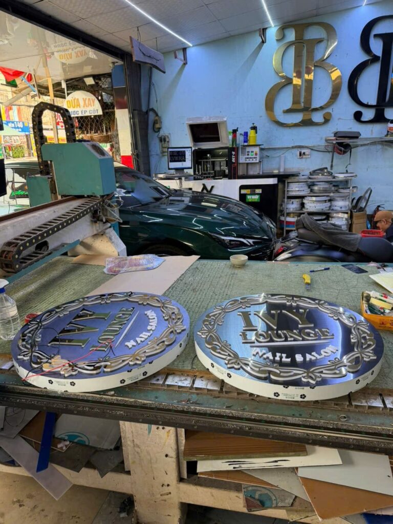 Bảng hiệu giá rẻ gia công chữ nổi hộp đèn Inox tận xưởng đi Mỹ 6 Bang hieu gia re gia cong chu noi hop den inox de mica cho nha hang spa xuat di My 12