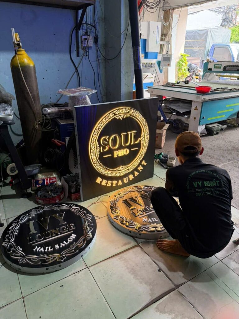 Bảng hiệu giá rẻ gia công chữ nổi hộp đèn Inox tận xưởng đi Mỹ 5 Bang hieu gia re gia cong chu noi hop den inox de mica cho nha hang spa xuat di My 13