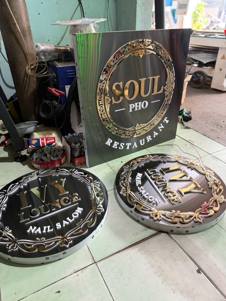 Bảng hiệu giá rẻ gia công chữ nổi hộp đèn Inox tận xưởng đi Mỹ 9 Bang hieu gia re gia cong chu noi hop den inox de mica cho nha hang spa xuat di My 8