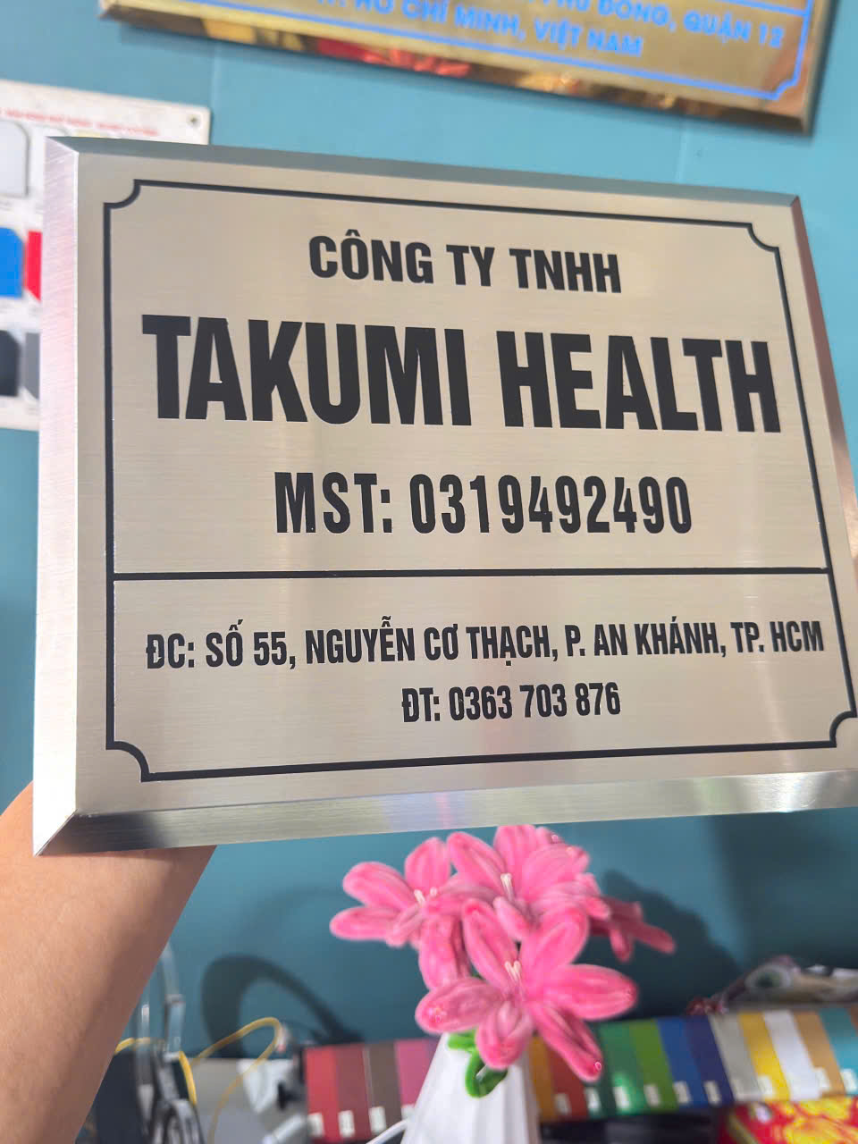 gia cong bang ten cong ty inox an mon gia xuong bang hieu gia re 1