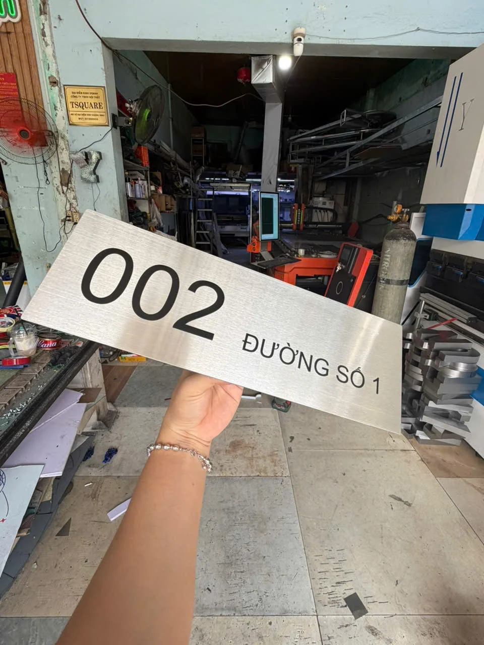 gia cong bang ten cong ty inox an mon gia xuong bang hieu gia re 4