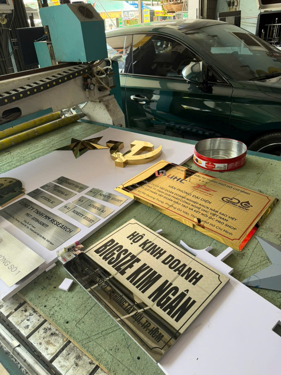 gia cong bang ten cong ty inox an mon gia xuong bang hieu gia re 7